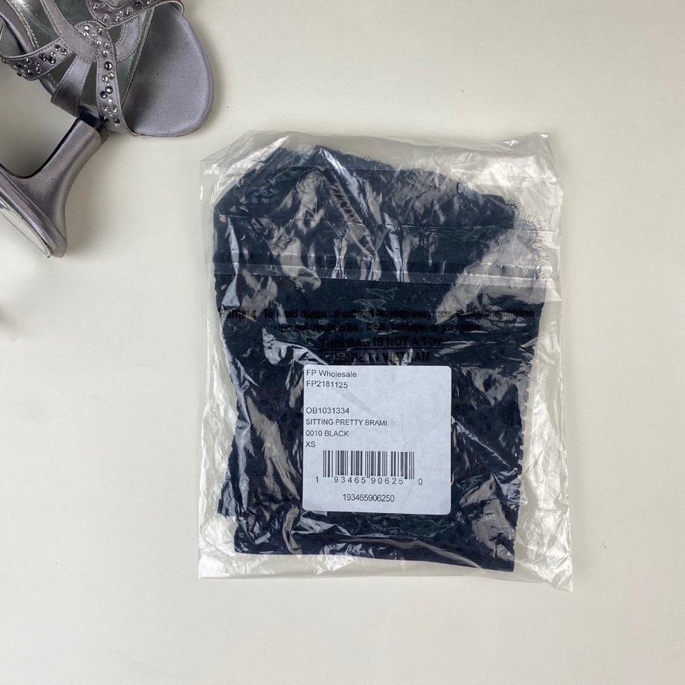 NWT Free People Sitting Pretty Brami Black XS (32) Bra Lace Crisscross Back - Picture 8 of 9